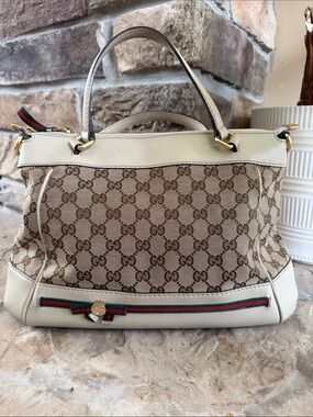 Gucci Beige & Cream GG Canvas Shoulder Tote with Web Stripe